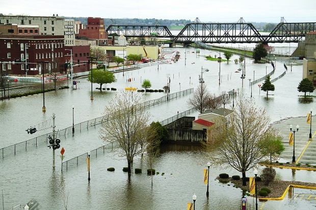 Flooding_skybridge_1_041811